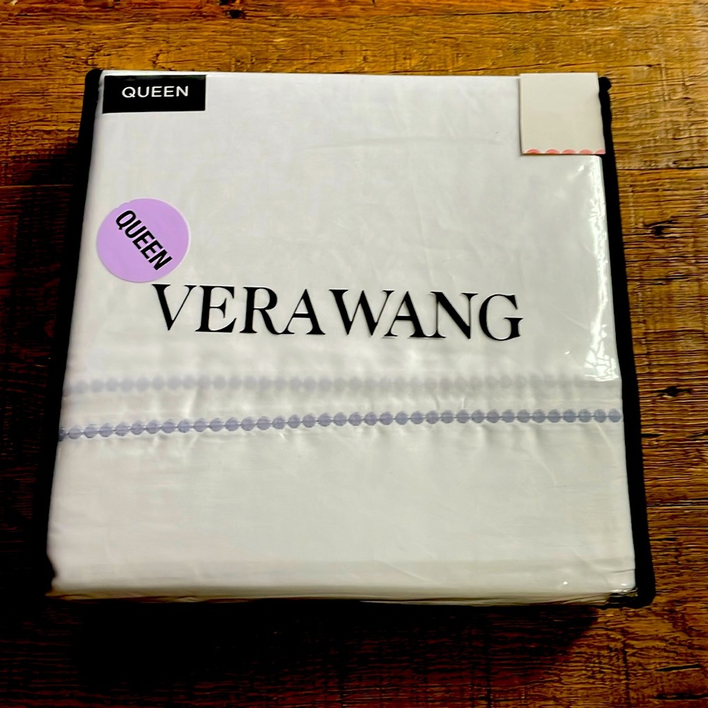 Vera Wang luxurious satin weave queen sheet set